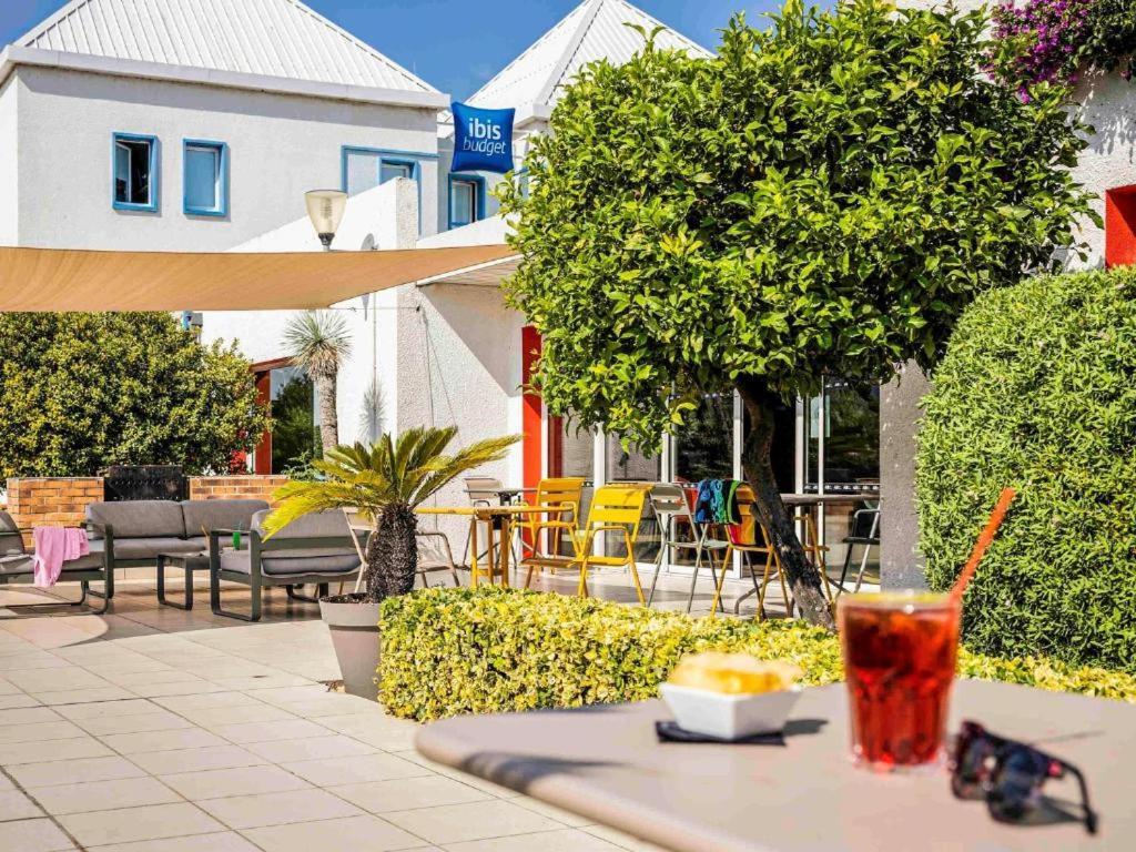 Hotel Ibis Perpignan Sud Saint Charles Exterior foto